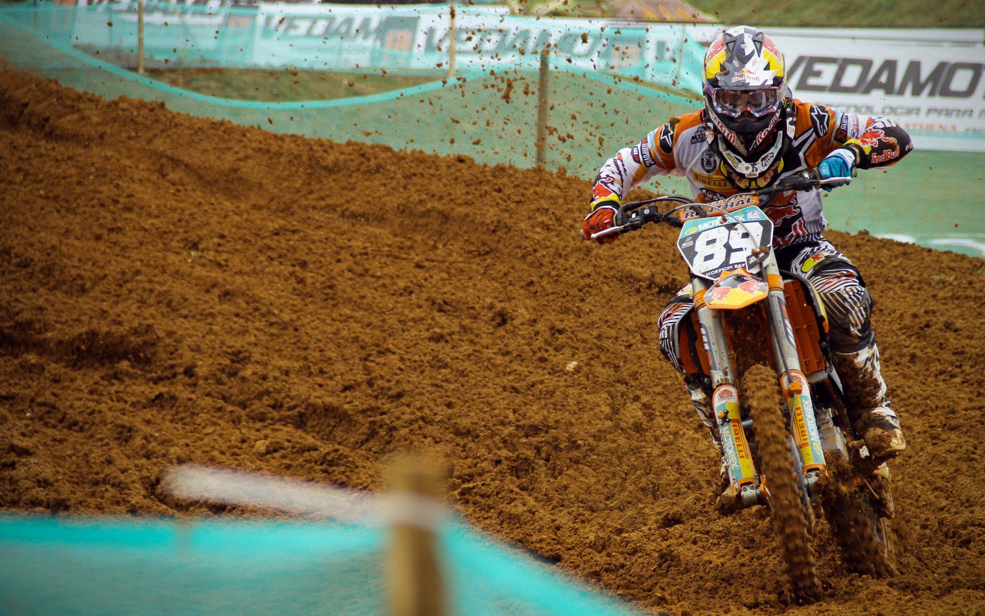 户外拓展“穿越电网”团队协作挑战